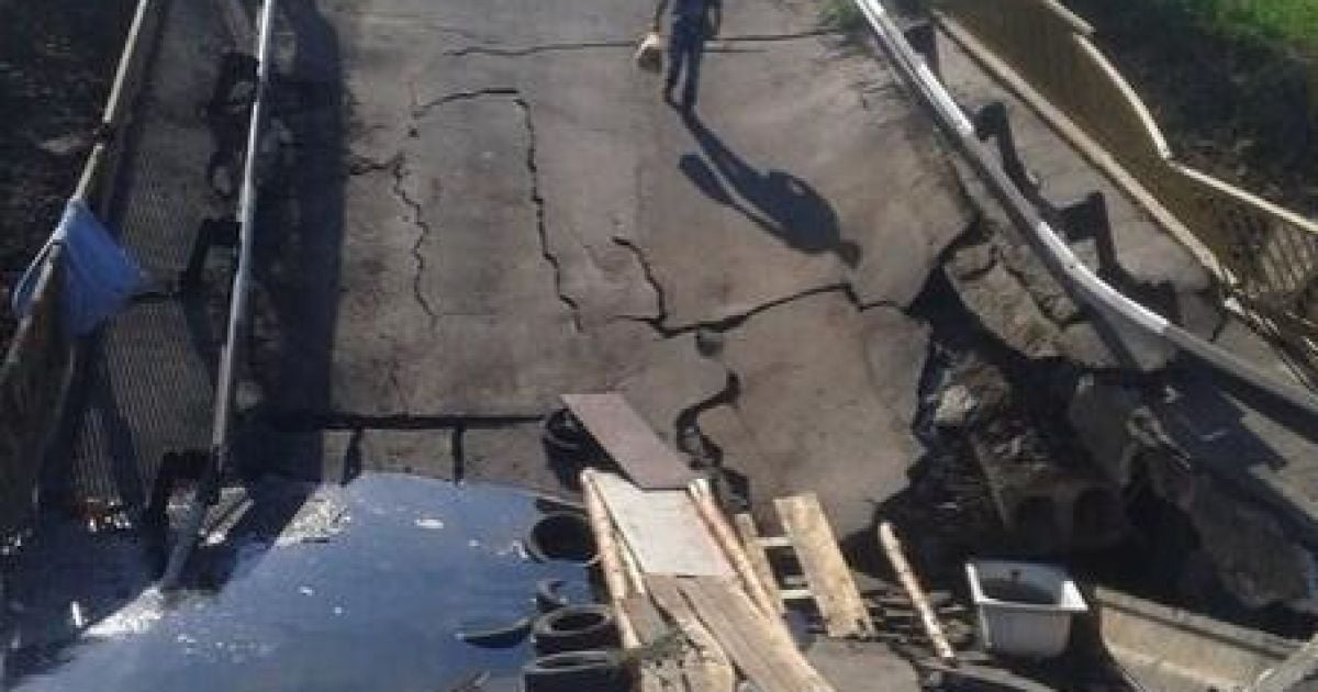 Под Луганском взрывом поврежден мост