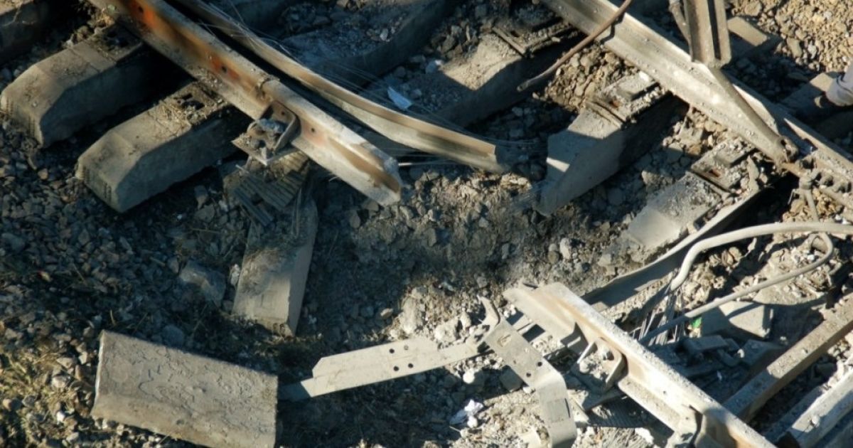 Боевики повредили железную дорогу
