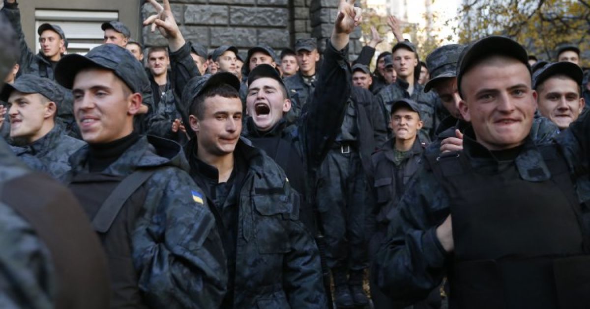 В Киеве продолжается протест нацгвардейцев-срочников.