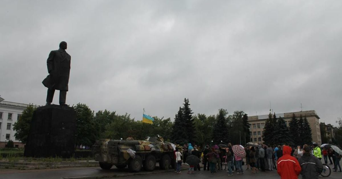 Військові не дали завалити Леніна.