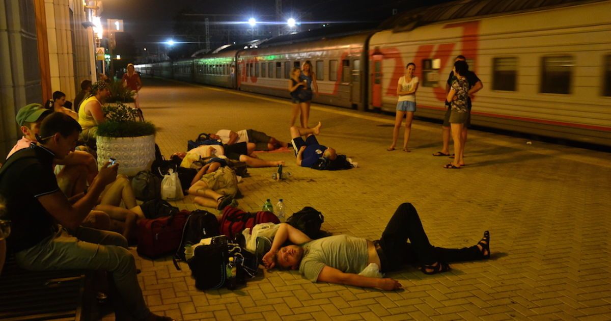 Поезда не выезжают из Сочи уже больше суток