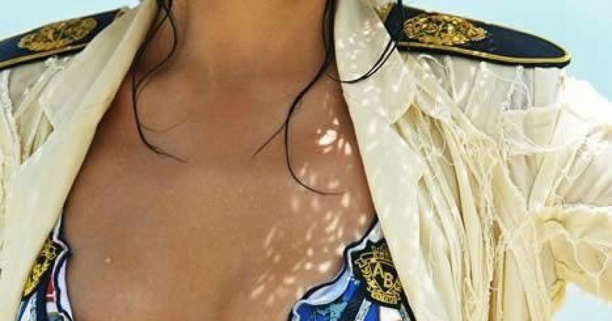 Шейк снялась в пляжном фотосете / © popcornnews