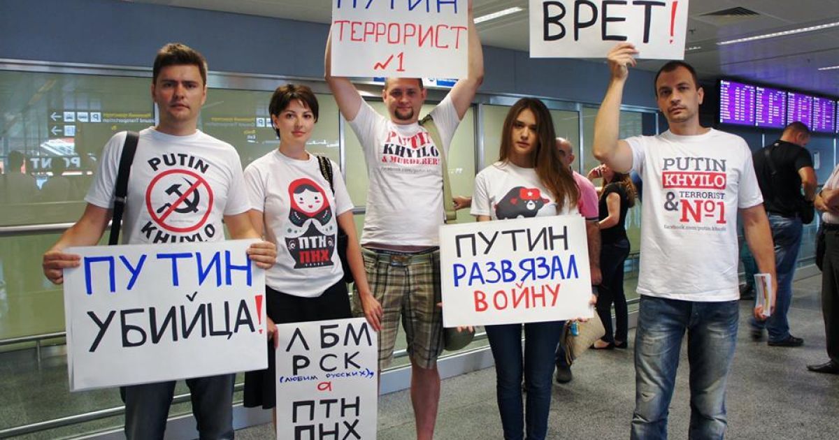 Россиян призвали читать не только российские СМИ