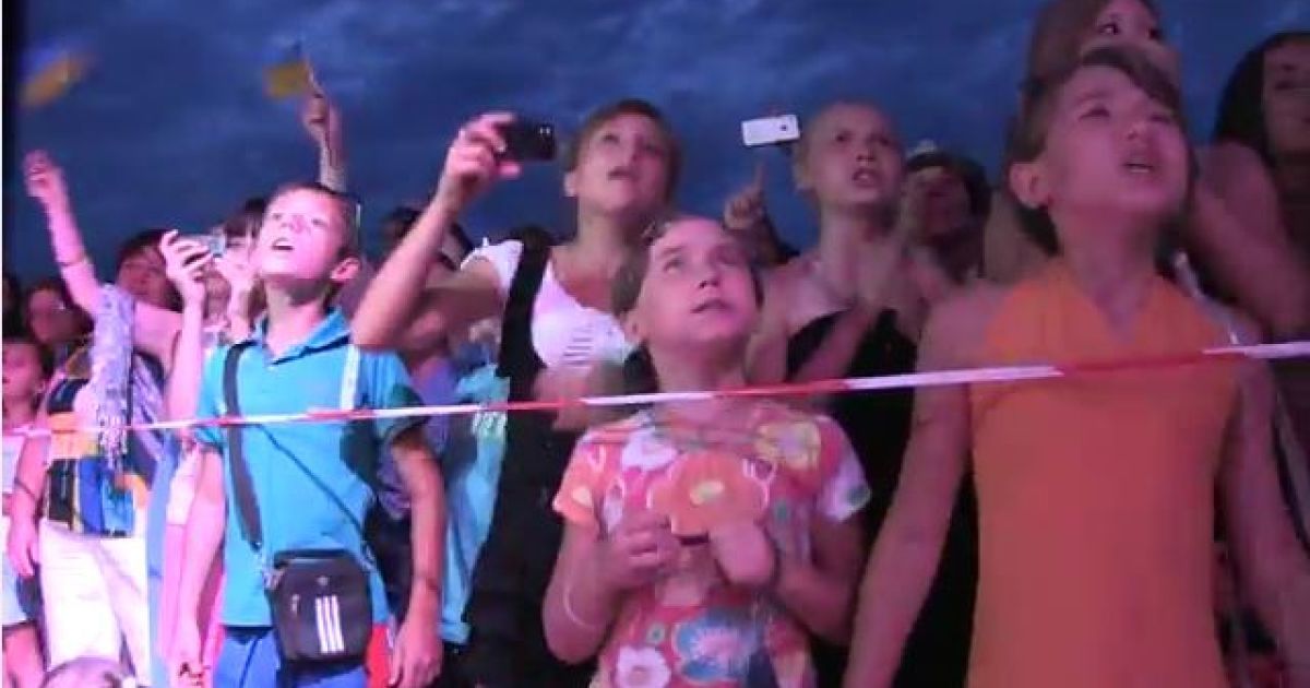 Дети громко пели патриотические строки хип-хоп песни