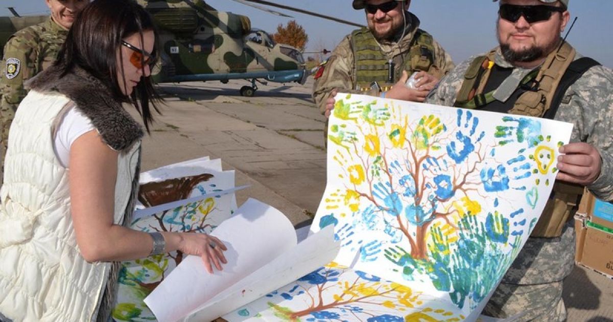 Військовий "теплий караван" складався з теплого одягу та взуття / © mil.gov.ua