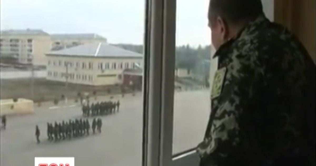 Полковнику Момоту в следующем месяце должно было исполниться 49 лет