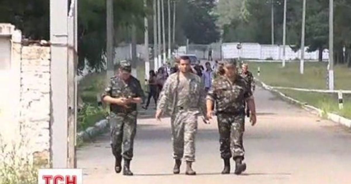 Военным передали 80 жилетов от волонтеров