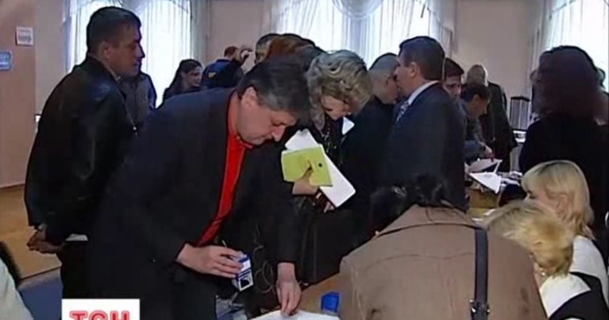 Жителі Донбасу зможуть голосувати за депутатів за спрощеною схемою.