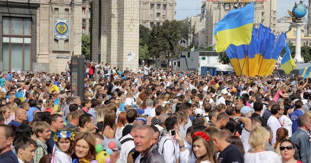У Києві парад вишиванок пройшов із народними піснями (Рафаэль-Ицхак (Роман) Виленский, член НСФХУ) / © ТСН.ua