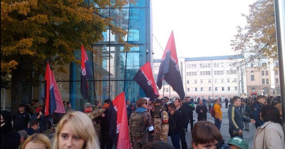 В Харькове вспоминают украинских героев.