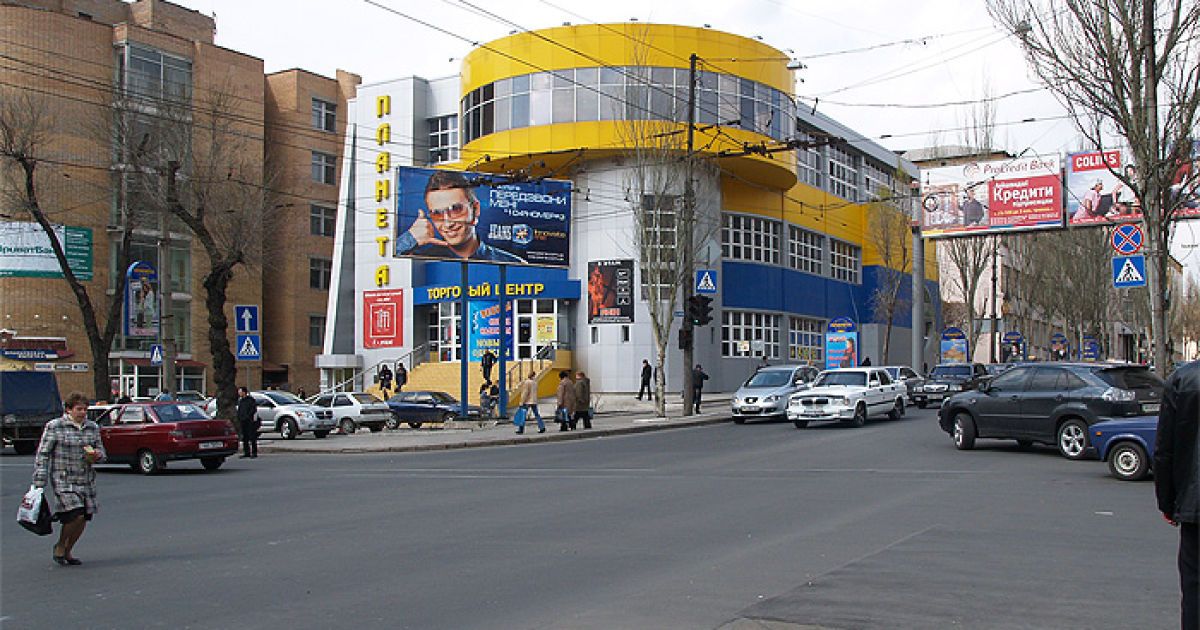 Снаряды попали в торговые центры