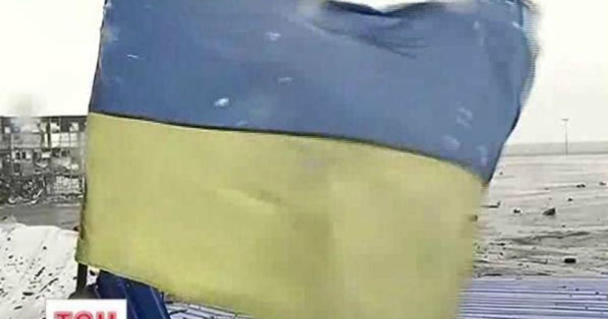 Українські військові попри постійні атаки бойовиків не збираються здавати аеропорт у Донецьку