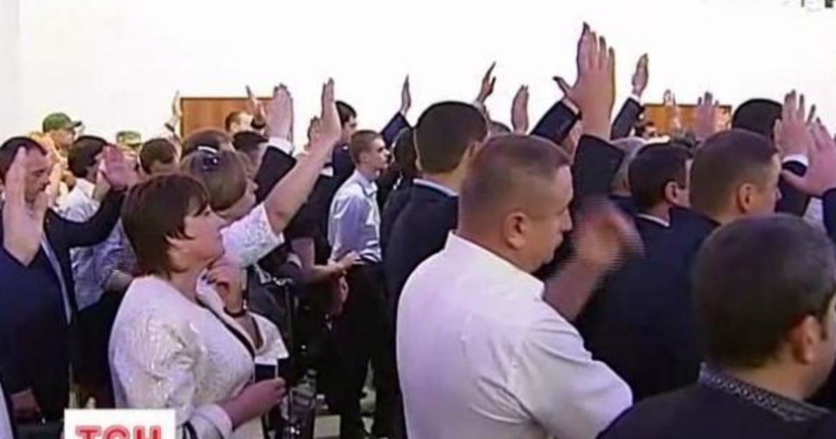 Вчера партии одна за другой утверждали избирательные списки