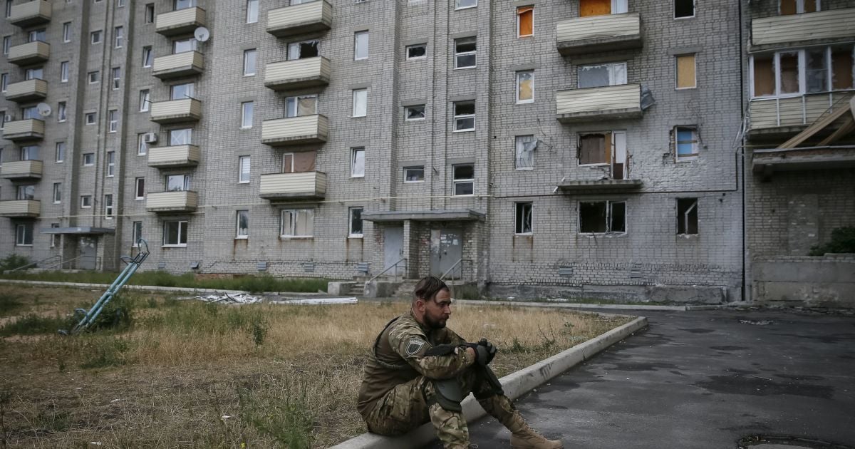 Бойовики продовжують обстрілювати Авдіївку, яку утримують українські військові.
