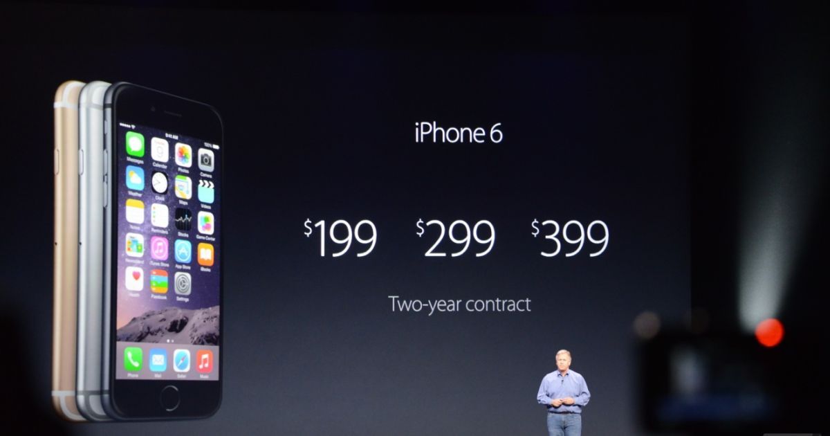 Apple представила два нових смартфона: iPhone 6 та iPhone 6 Plus / © The Verge