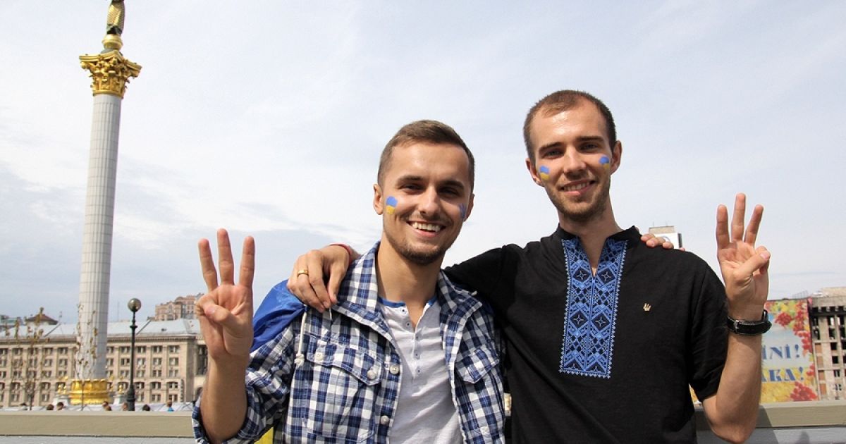 У Києві парад вишиванок пройшов із народними піснями (Рафаэль-Ицхак (Роман) Виленский, член НСФХУ) / © ТСН.ua