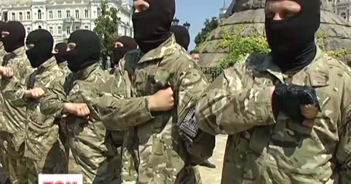 Новобранцы "Азова" отправились в зону АТО.