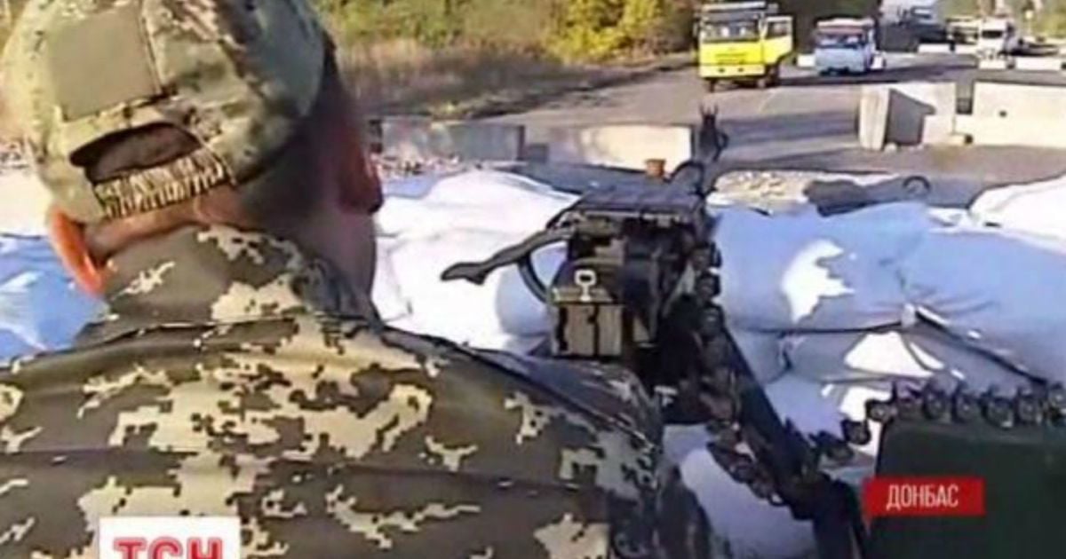 Мариуполь уже второй месяц живет в страхе нападения боевиков и держит оборону