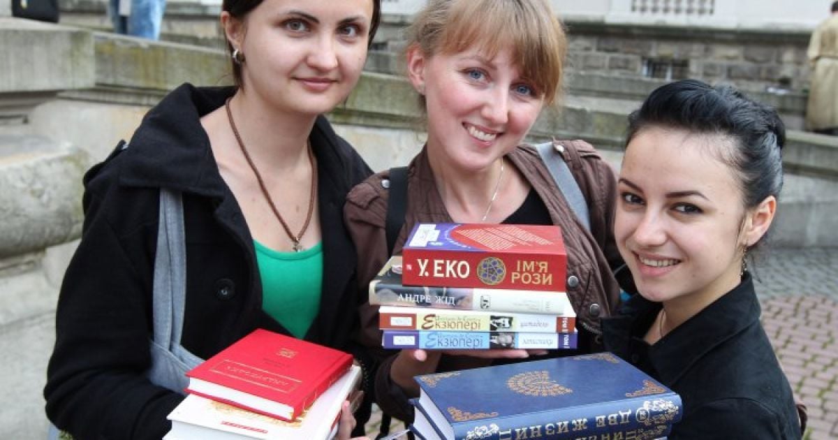 Книжковий ярмарок в рамках XXI Міжнародного "​​Форуму видавців" у Львові / © УНІАН
