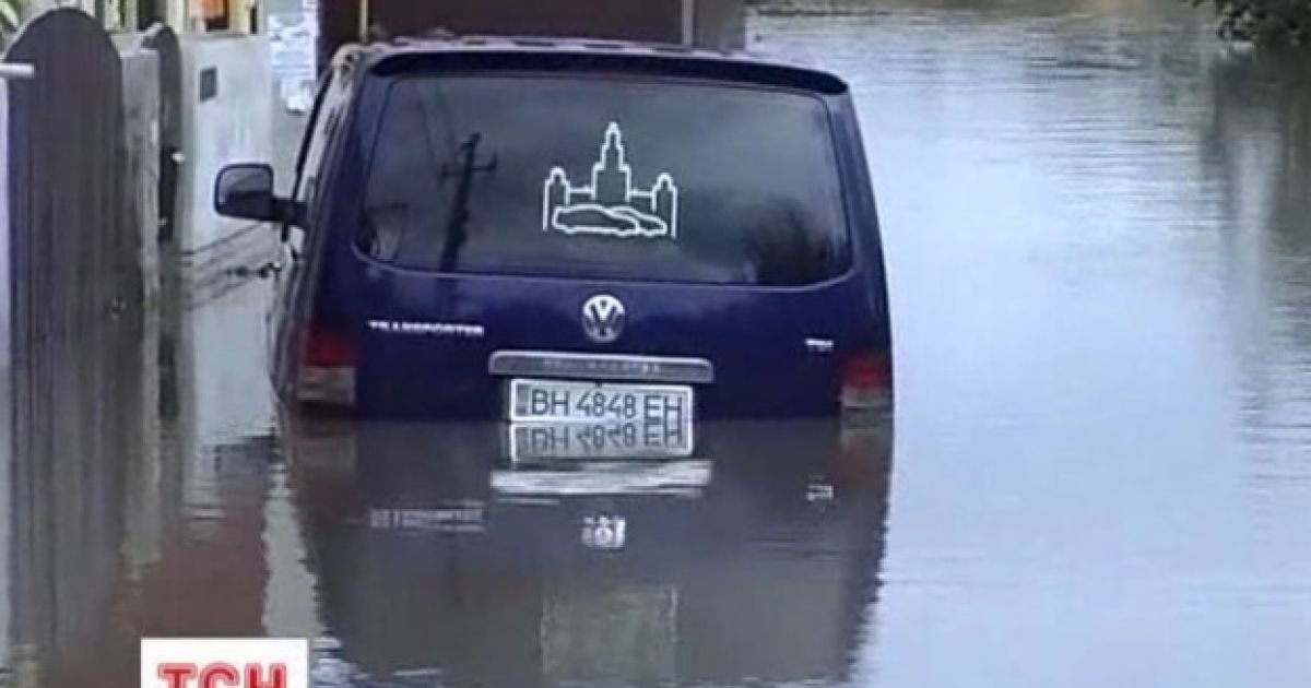 Ливень затопил дороги Одесчины
