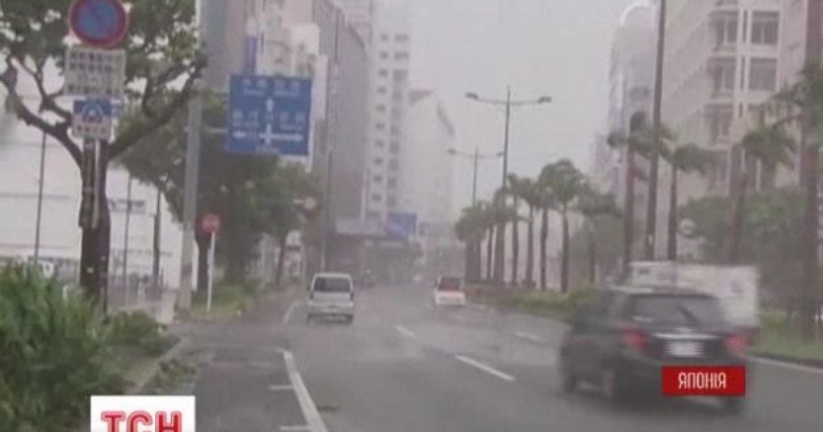 На Японию надвигается мощный тайфун