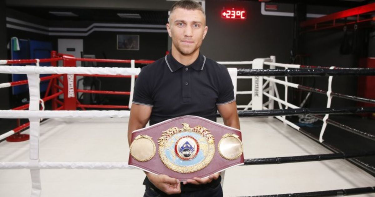 Ломаченко с чемпионским поясом WBO / © УНІАН