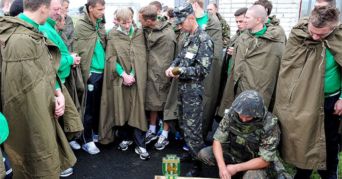 Гравців "Карпат" звозили на полігон / © fckarpaty.lviv.ua
