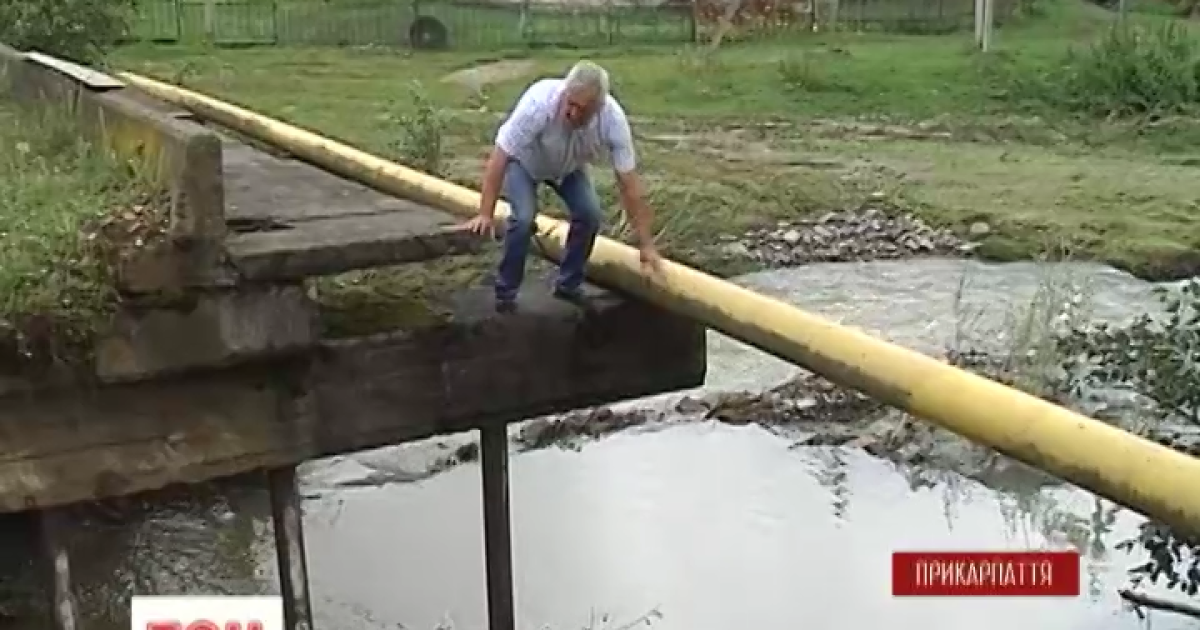 Непогода отрезала жителей двух сел от цивилизации