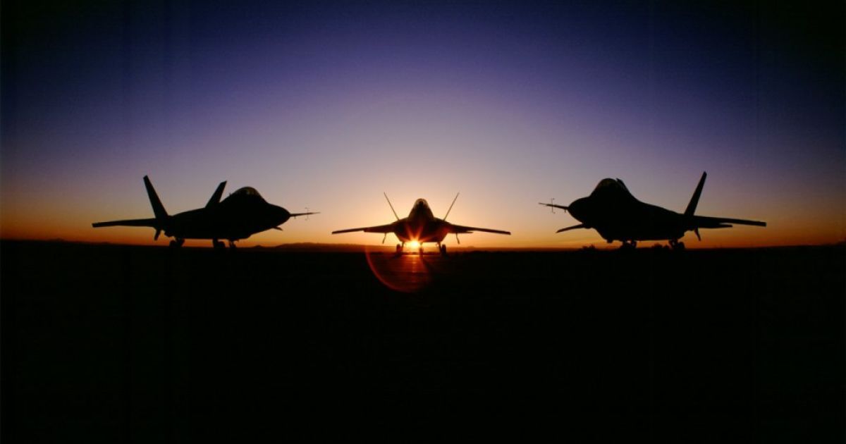 США планируют разместить в Европе истребители пятого поколения F-22