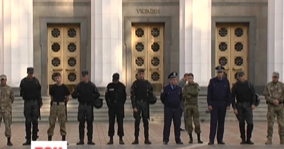Будівлю Верховної Ради посилено охороняється міліціонерами