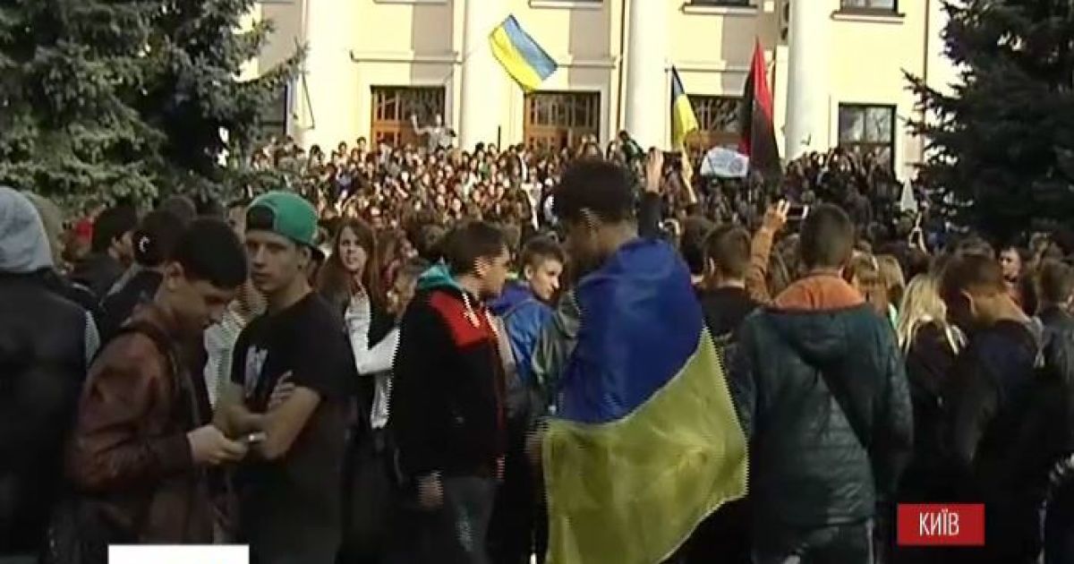 Под Минобразования протестуют студенты и выпускники техникумов