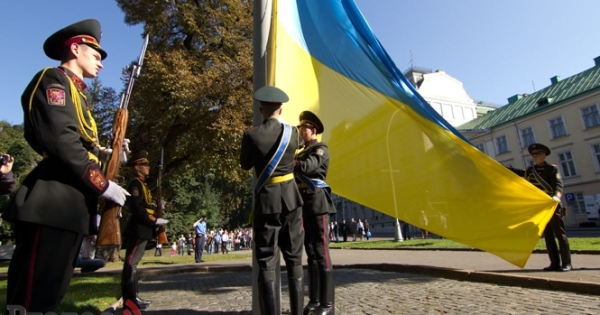 Церемонія підняття прапора України у Львові.