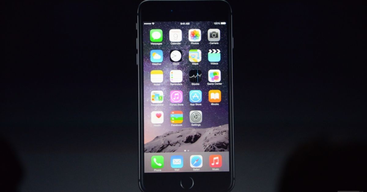 Apple представила два нових смартфона: iPhone 6 та iPhone 6 Plus / © The Verge