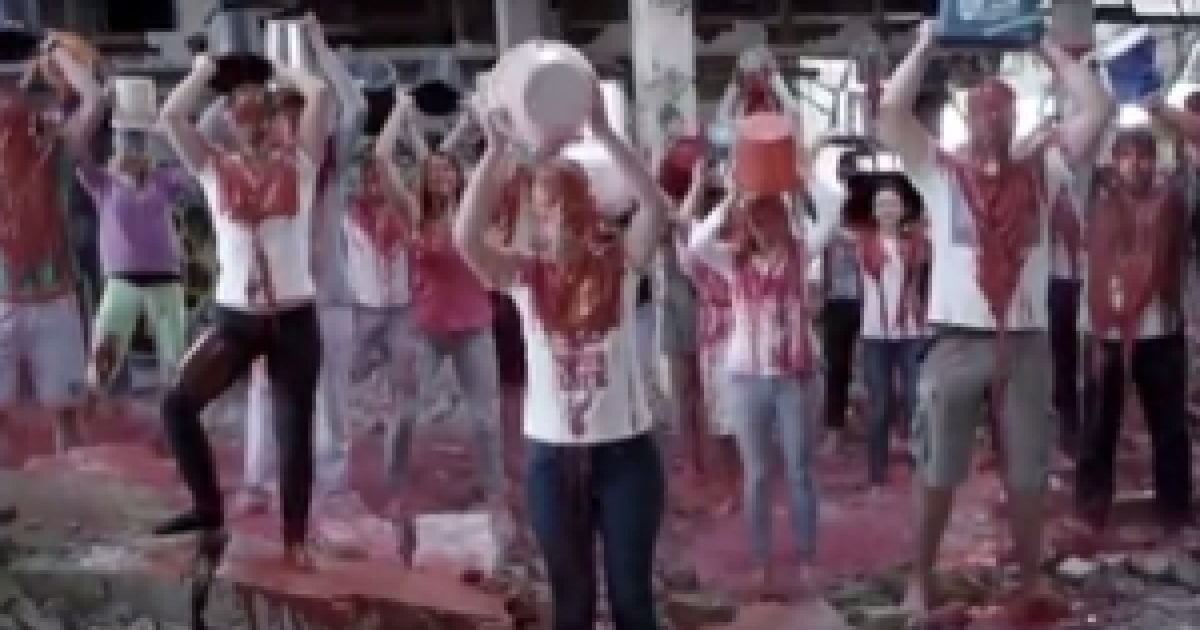 Европейцы начали новый флешмоб и облились "кровью" ради мира в Украине