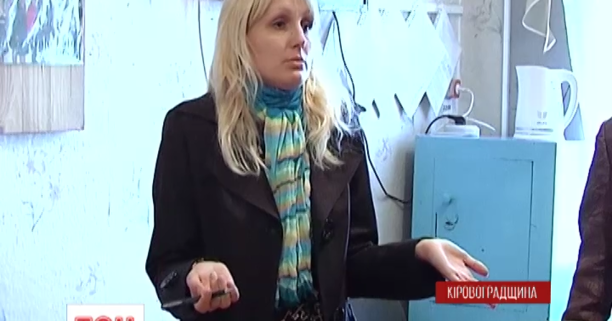 24-річна вчителька переконує, що ручка випадково випала з її рук