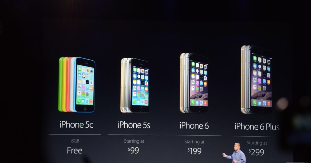 Apple представила два нових смартфона: iPhone 6 та iPhone 6 Plus / © The Verge