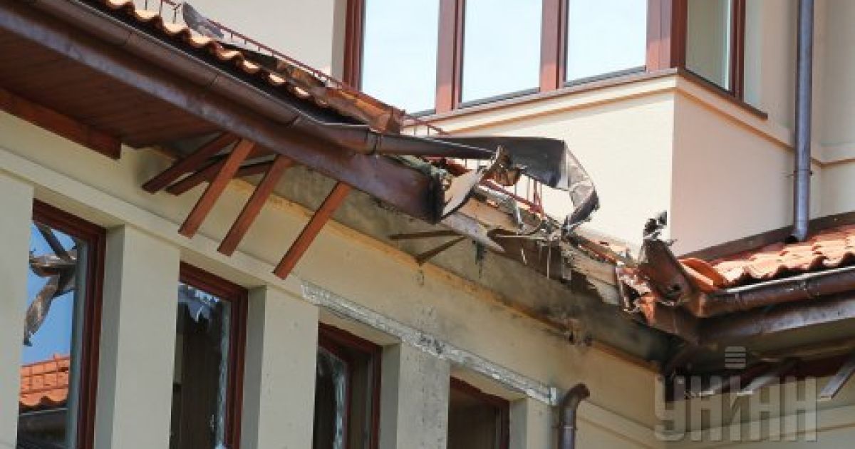 Неизвестные обстреляли из гранатомета дом мэра Львова