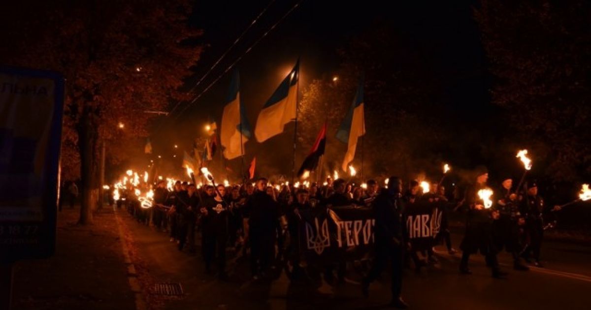 Марш памяти воинов УПА в Луцке. / © Волинські новини