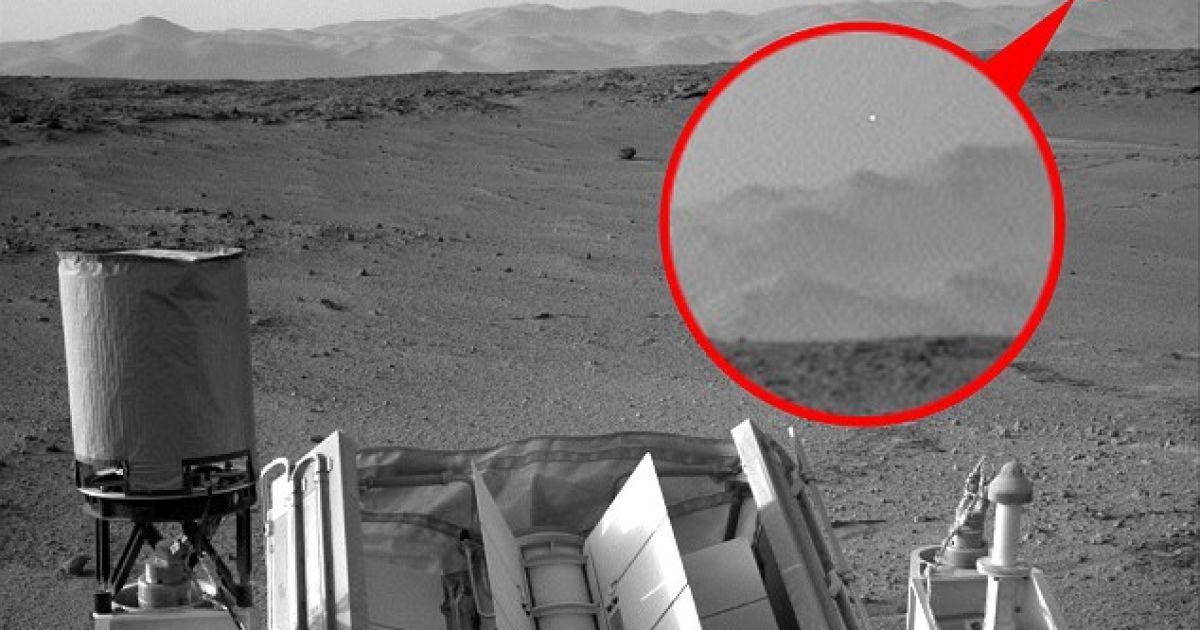 NASA оправдало загадочный яркий объект на снимках Curiosity "глюком" камеры