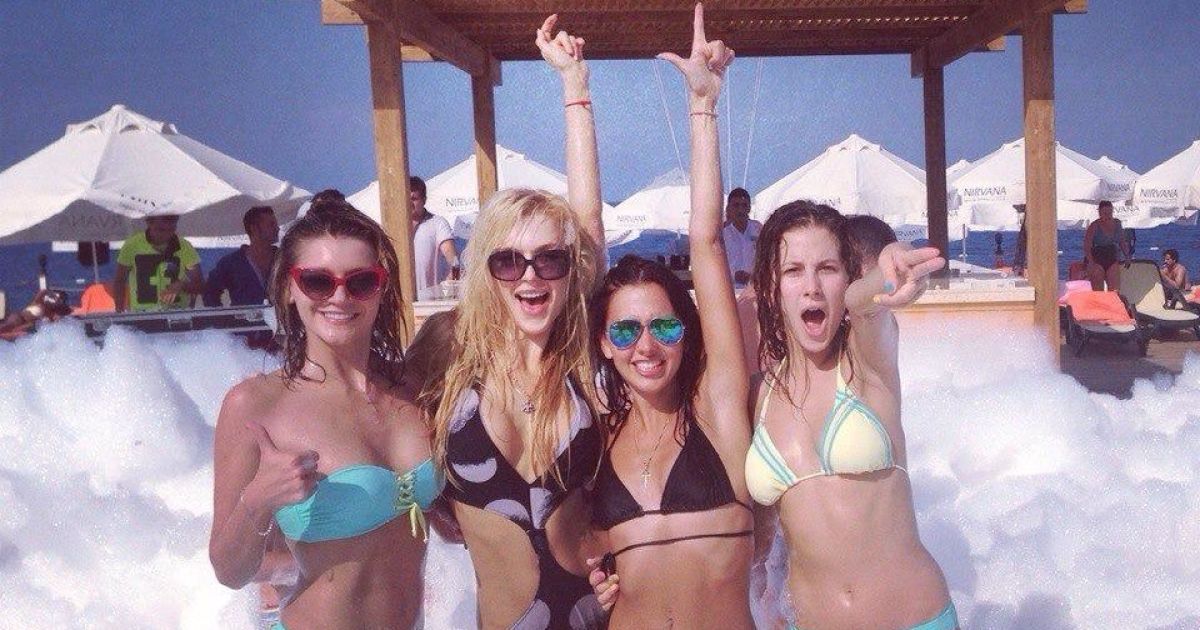 "ВИА Гра" отдохнула на пенной вечеринке