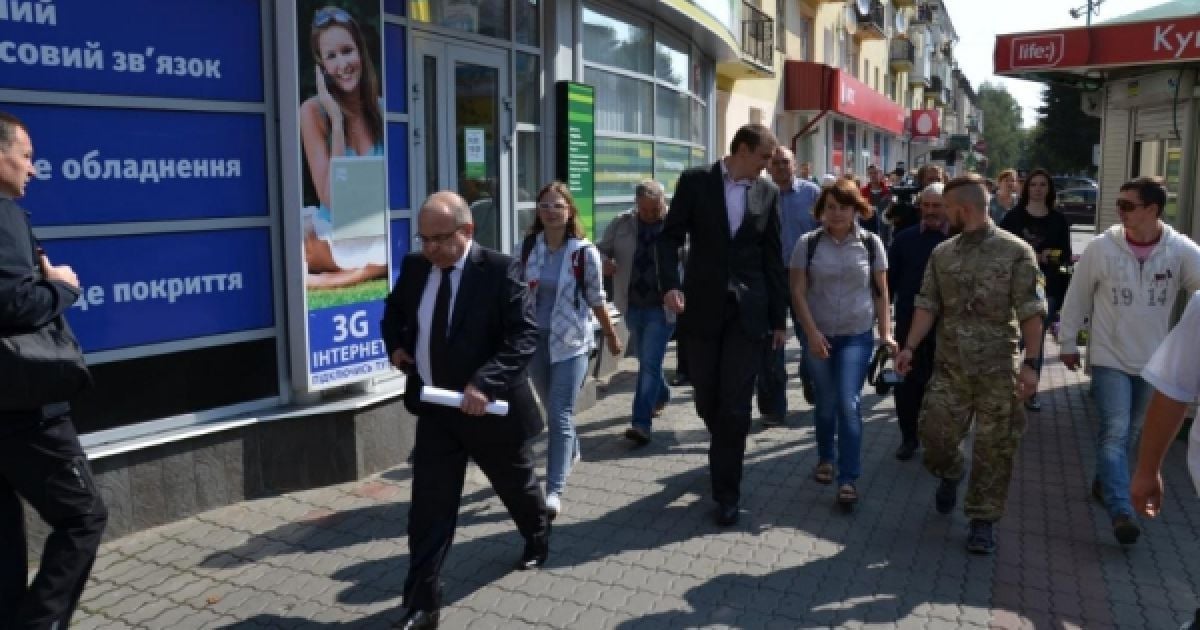 В Луцке глава Волынской ОГА и активисты устроили "забег" на 2,5 км