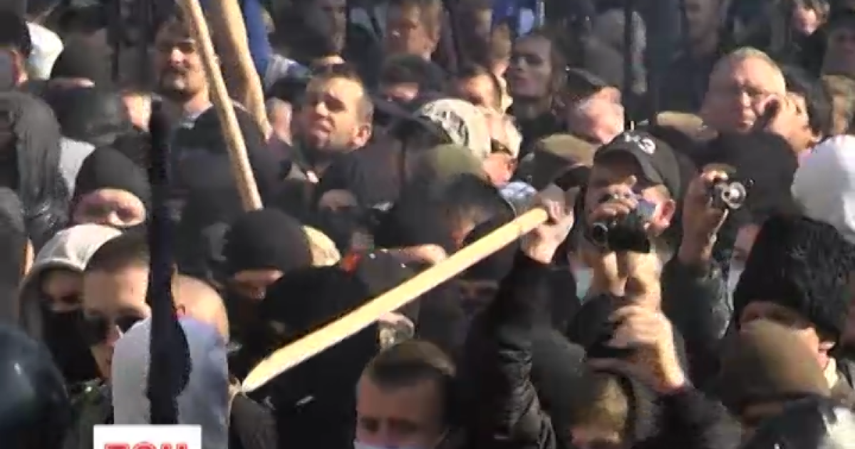 Біля ВР сталися заворушення