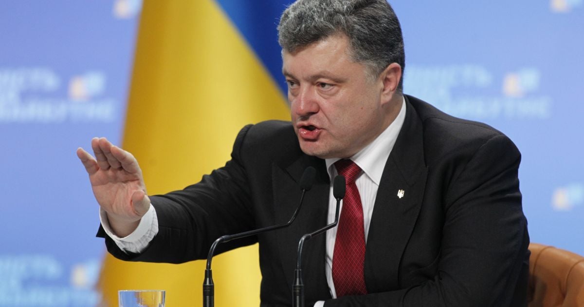 Эксперты одобрили изминения в Конституцию Украины, которые предлагает Порошенко.