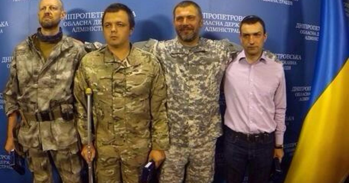 Командири українських батальйонів, які вийшли з оточення терористів. Другий ліворуч - Семенченко / © ТСН.ua