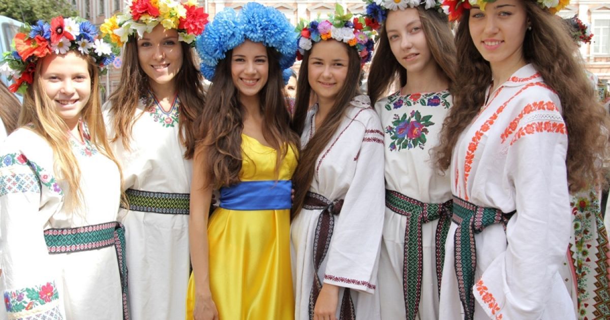 У Києві парад вишиванок пройшов із народними піснями (Рафаэль-Ицхак (Роман) Виленский, член НСФХУ) / © ТСН.ua