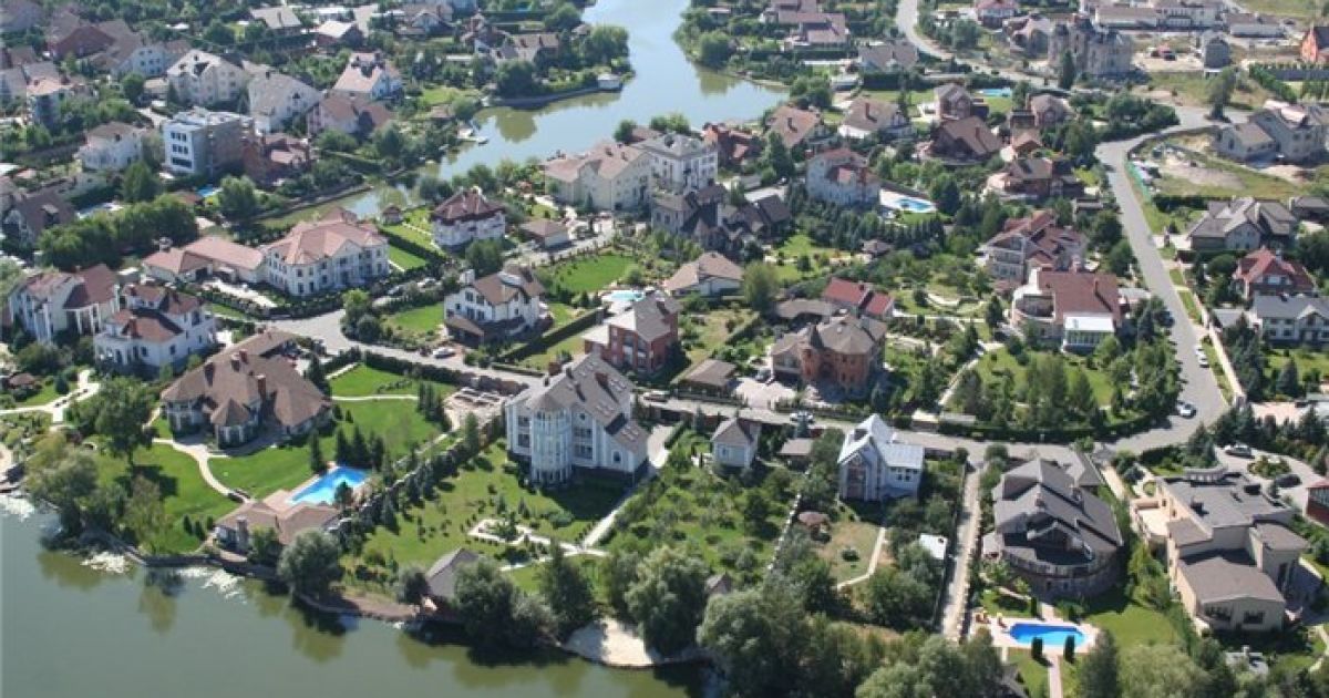 Елітна Конча-Заспа під Києвом