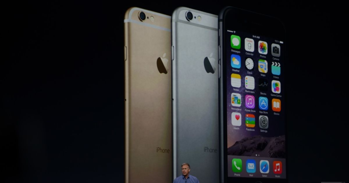 Apple представила два нових смартфона: iPhone 6 та iPhone 6 Plus / © The Verge