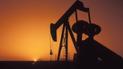 На мировом рынке продолжается падение цен на нефть