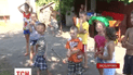 На Хмельниччину з міста Сніжного переселилася родина з десятьма дітьми