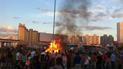 В Киеве на Позняках горит забор на месте застройки